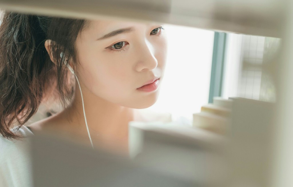 真实友谊的构成，并非因为两边有意的撮合，带些偶尔，带些不知不觉。——钱钟书